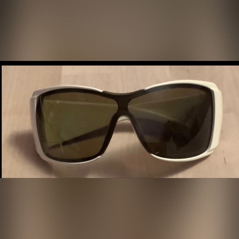 ❤️ AUTHENTIC DIOR SUNGLASSES IN CREAM